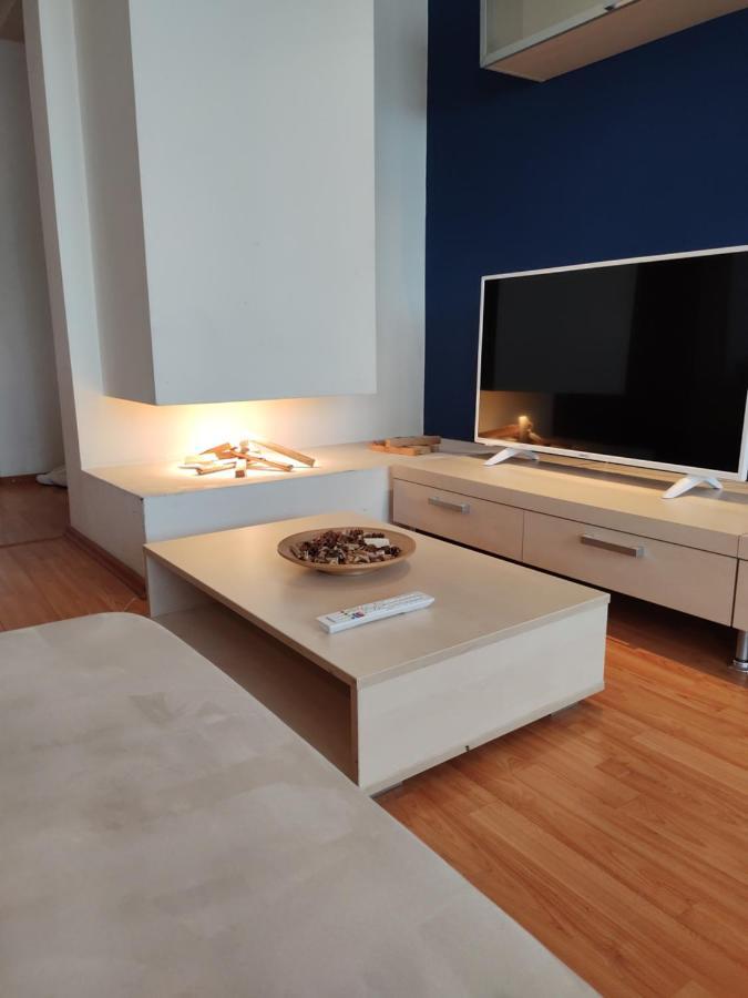 Wenie Apartment By EasyБухарест Экстерьер фото